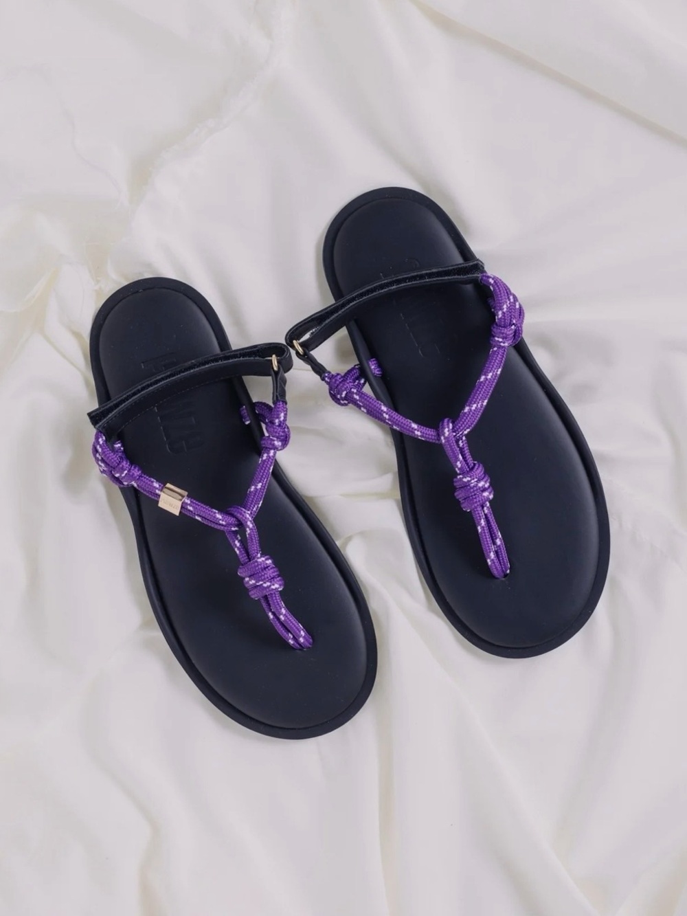 Flowze Flo in purple brand new nvr worn sz Italy 41/US 11!